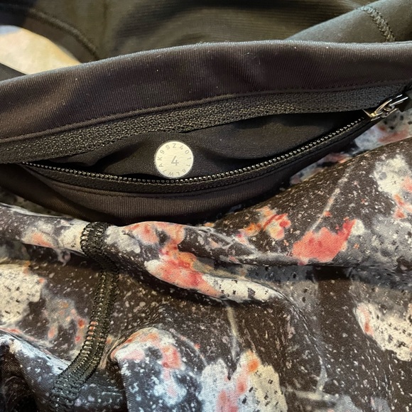 Lululemon athletica Flrsl Spritz short - Picture 4 of 4